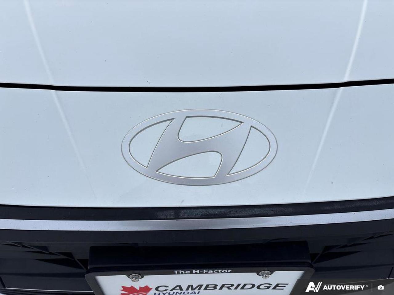 2024 Hyundai Elantra Essential   ONE OWNER   CARPLAY   5.9L/100KM Photo