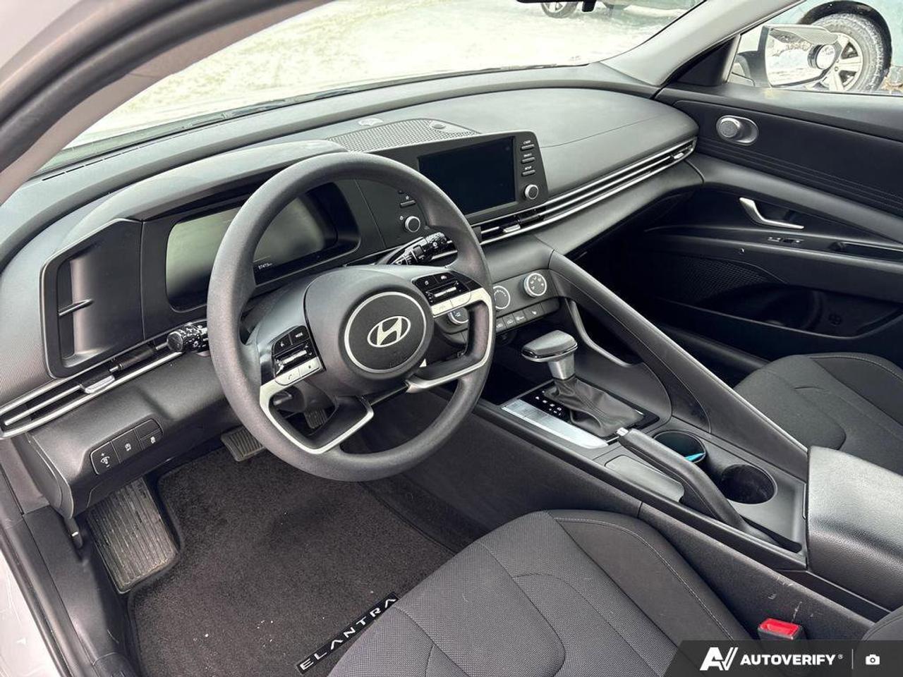 2024 Hyundai Elantra Essential   ONE OWNER   CARPLAY   5.9L/100KM Photo