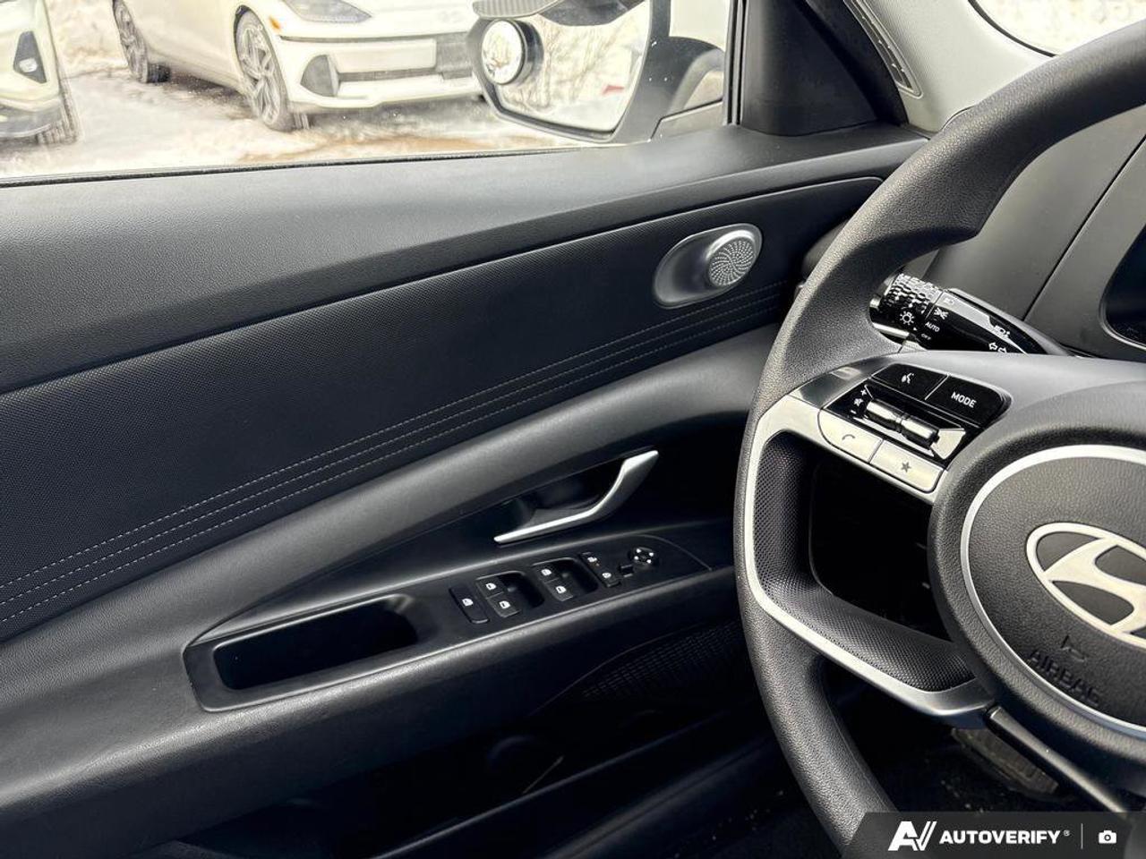 2024 Hyundai Elantra Essential   ONE OWNER   CARPLAY   5.9L/100KM Photo