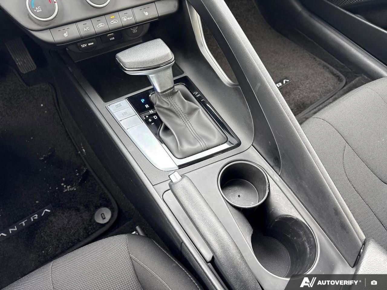 2024 Hyundai Elantra Essential   ONE OWNER   CARPLAY   5.9L/100KM Photo