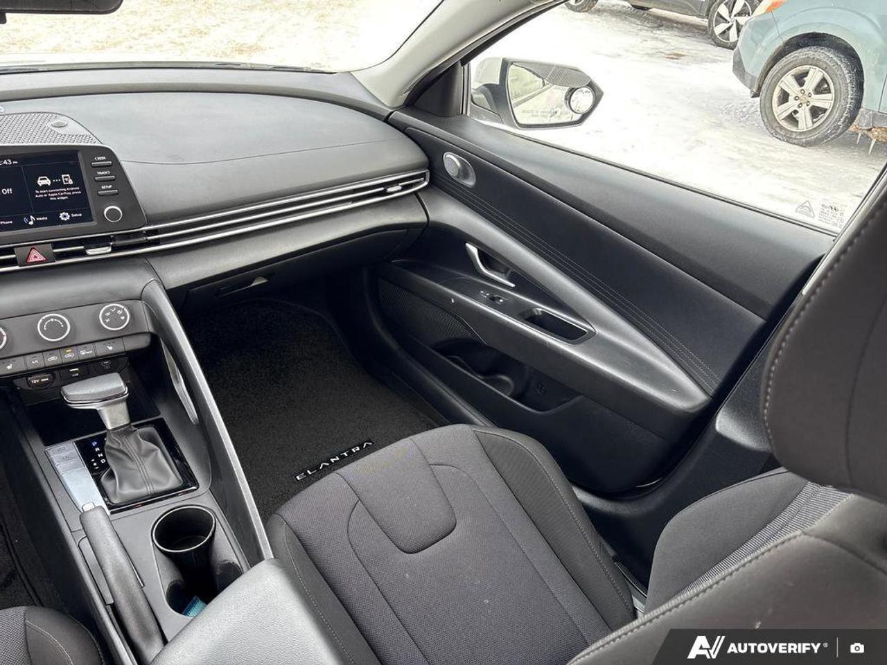 2024 Hyundai Elantra Essential   ONE OWNER   CARPLAY   5.9L/100KM Photo