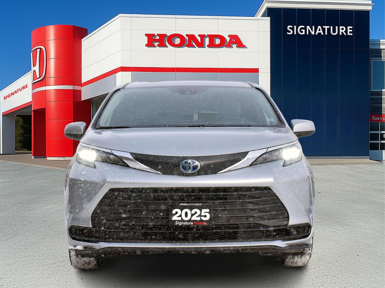 2025 Toyota Sienna XLE Photo