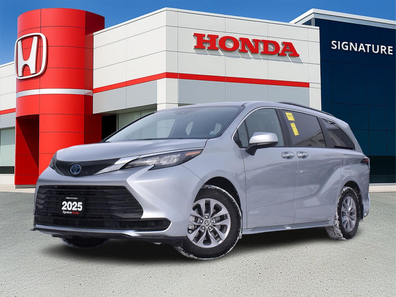 2025 Toyota Sienna XLE Photo0