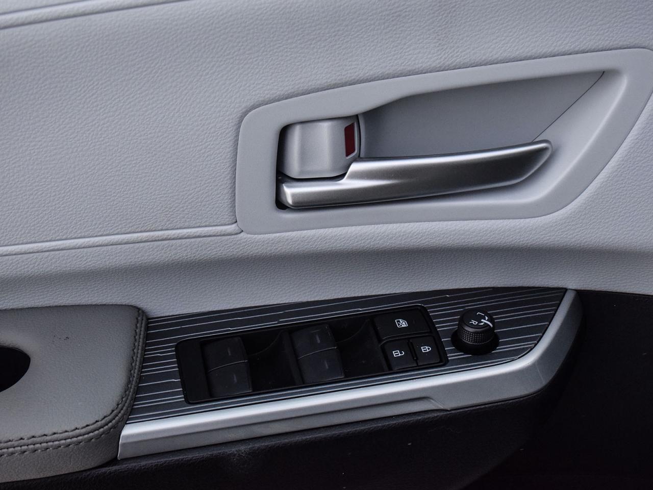 2025 Toyota Sienna XLE Photo