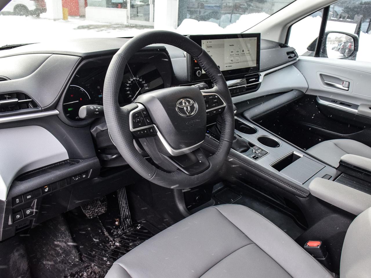 2025 Toyota Sienna XLE Photo