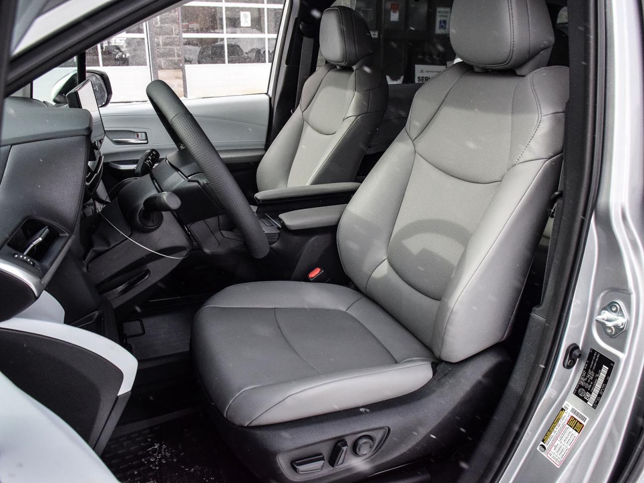 2025 Toyota Sienna XLE Photo