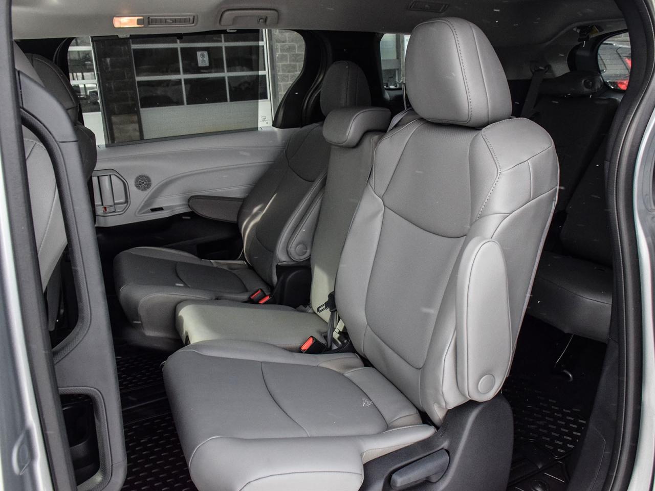 2025 Toyota Sienna XLE Photo