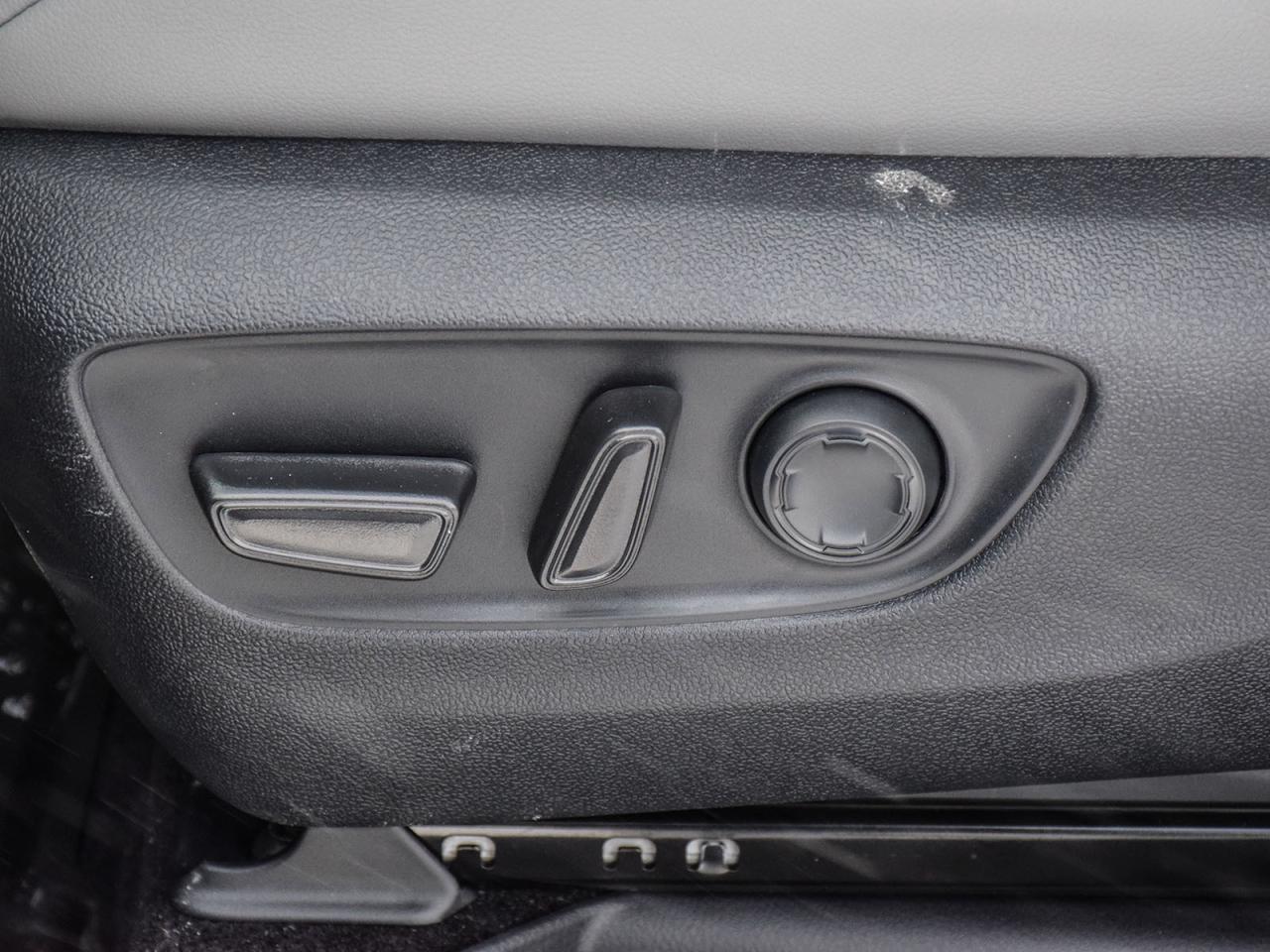 2025 Toyota Sienna XLE Photo