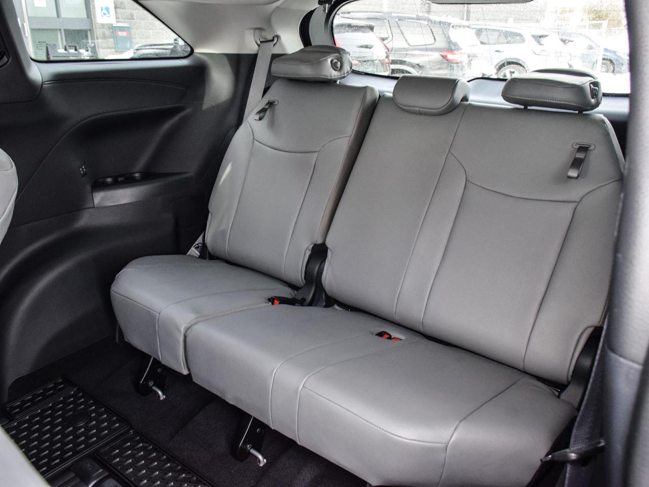 2025 Toyota Sienna XLE Photo