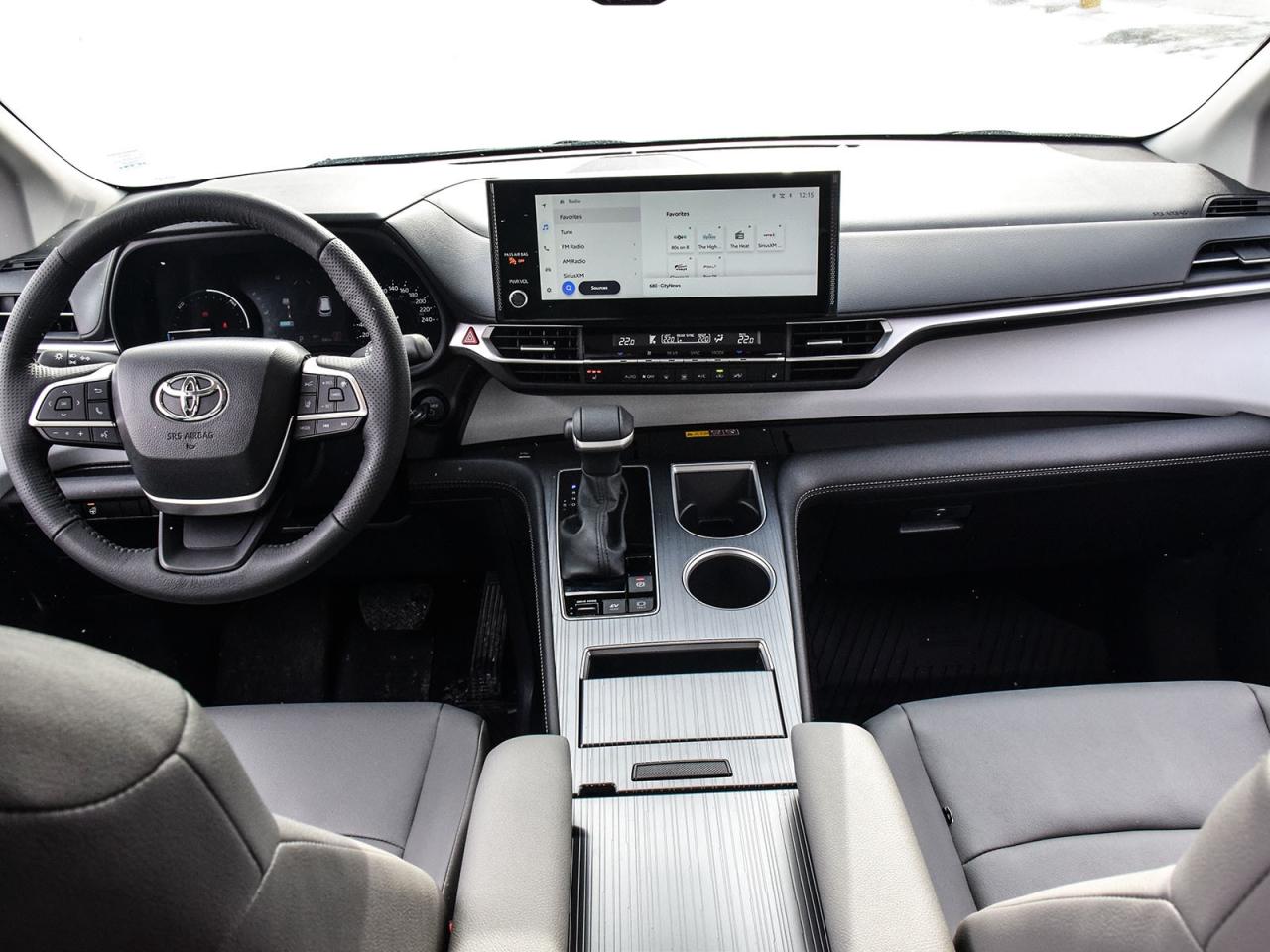 2025 Toyota Sienna XLE Photo