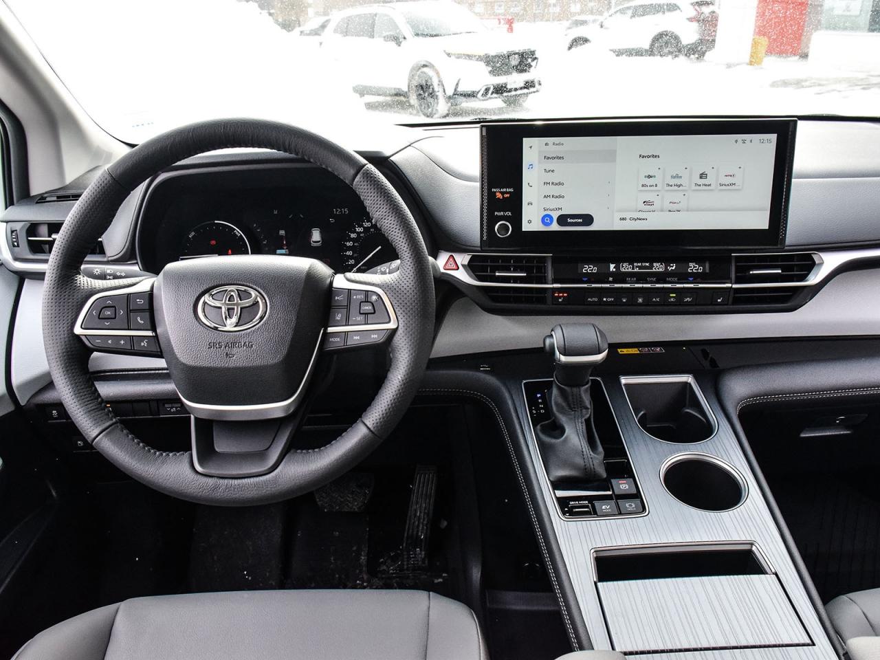 2025 Toyota Sienna XLE Photo