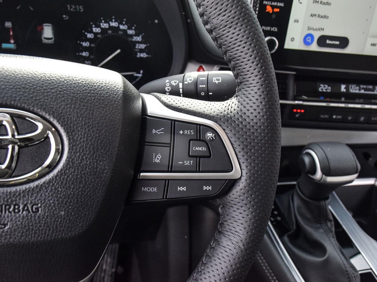 2025 Toyota Sienna XLE Photo