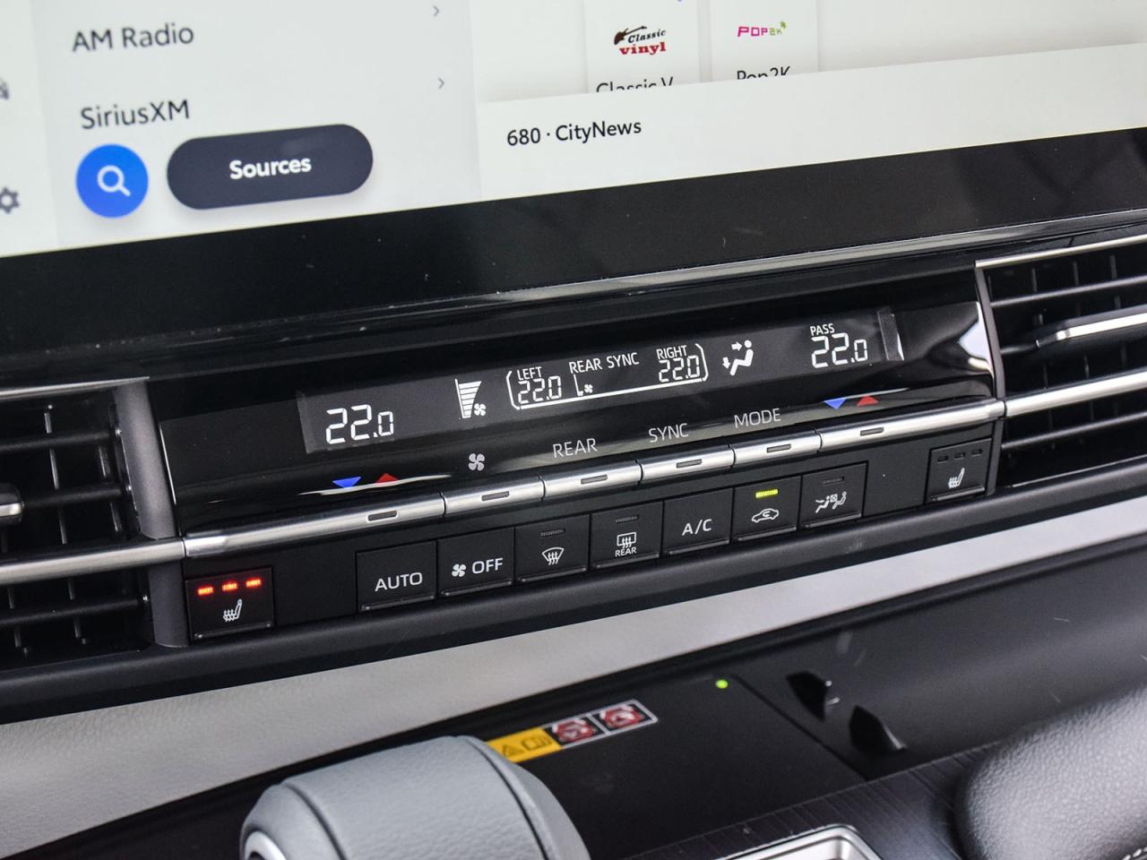 2025 Toyota Sienna XLE Photo