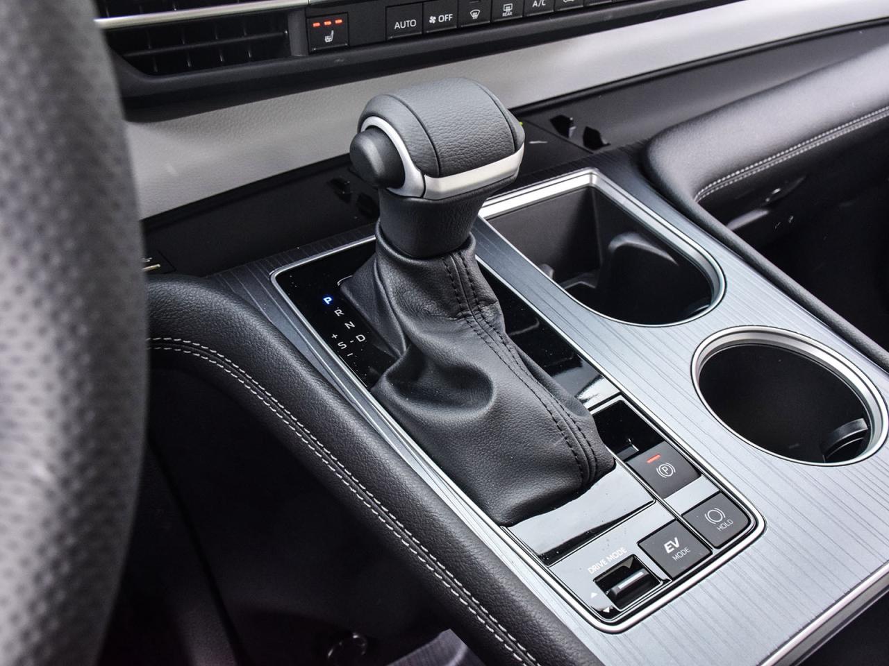 2025 Toyota Sienna XLE Photo