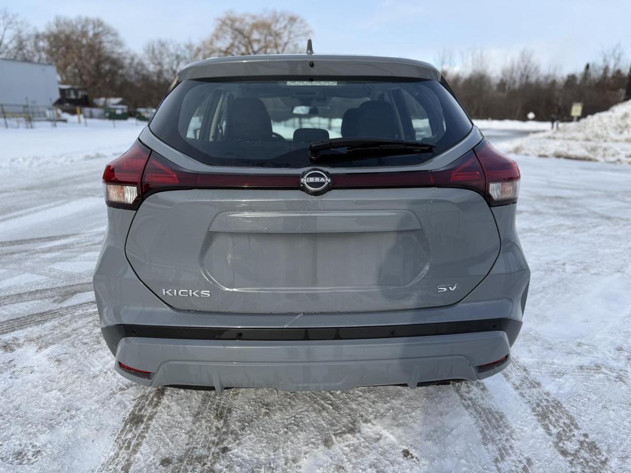 2024 Nissan Kicks SV FWD Photo3