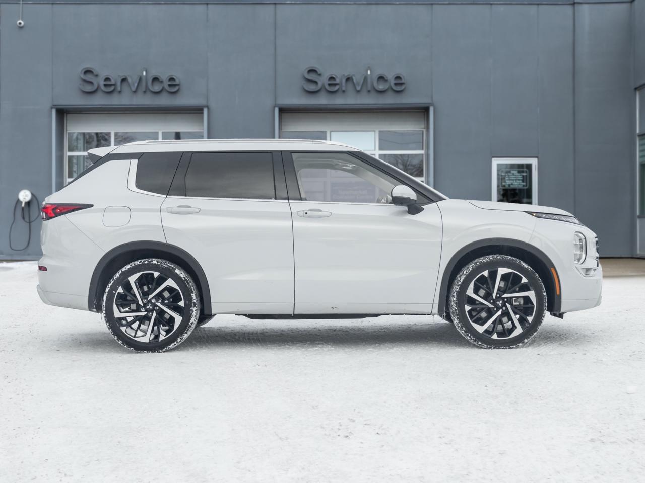 2024 Mitsubishi Outlander GT S-AWC CPO FINANCE RATES FOR AS LOW AS 0.90% Photo4