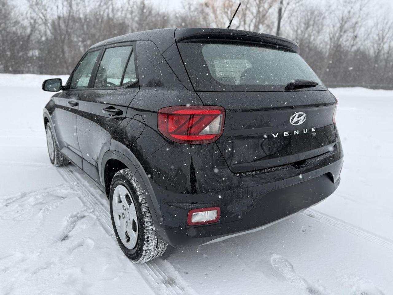 2025 Hyundai Venue Essential IVT Photo3