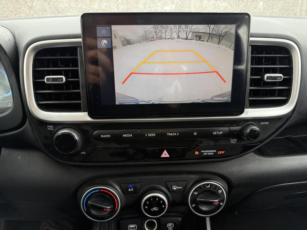 2025 Hyundai Venue Essential IVT Photo