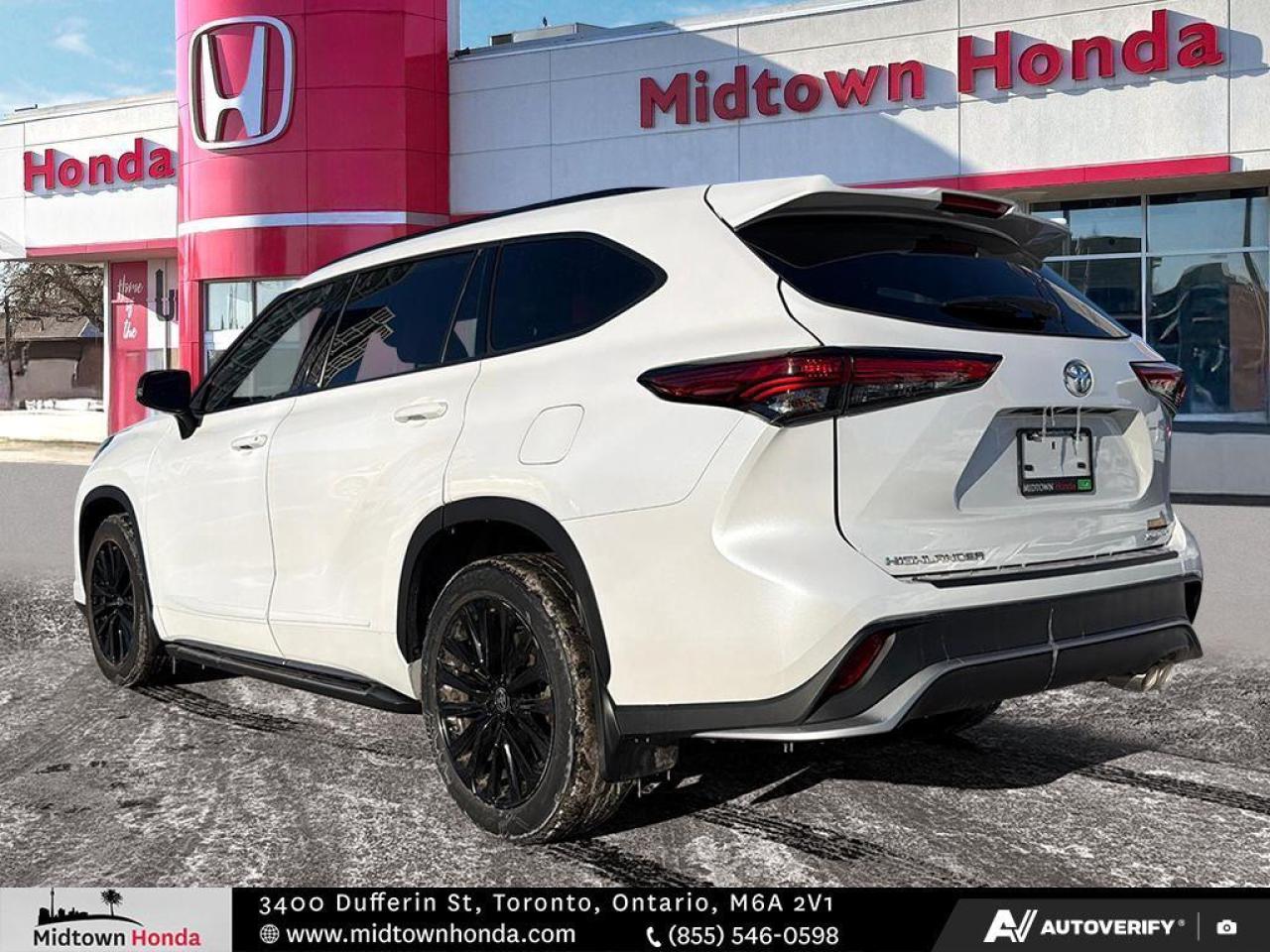 2023 Toyota Highlander RED INTERIOR   NEW ARRIVAL Photo