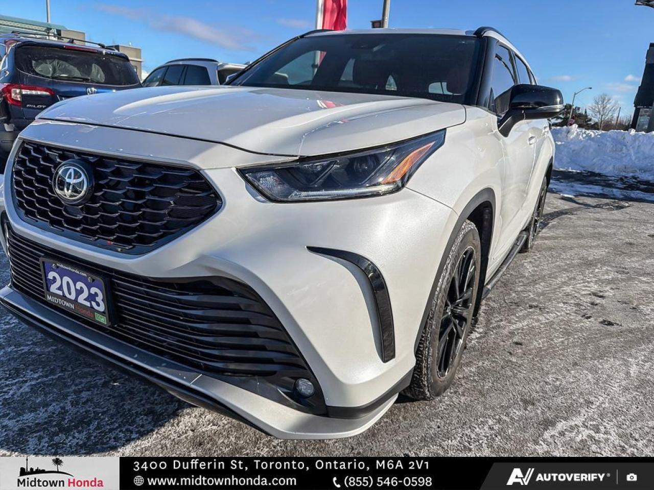 2023 Toyota Highlander RED INTERIOR   NEW ARRIVAL Photo