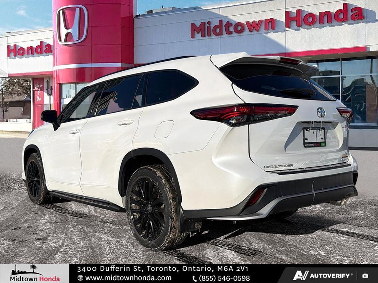 2023 Toyota Highlander RED INTERIOR   NEW ARRIVAL Photo