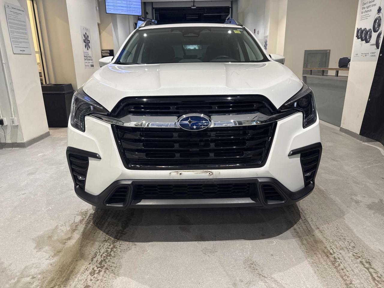 2024 Subaru ASCENT LIMITED AWD   8-PASS   TOP OF LINE   VERY LOW KM Photo