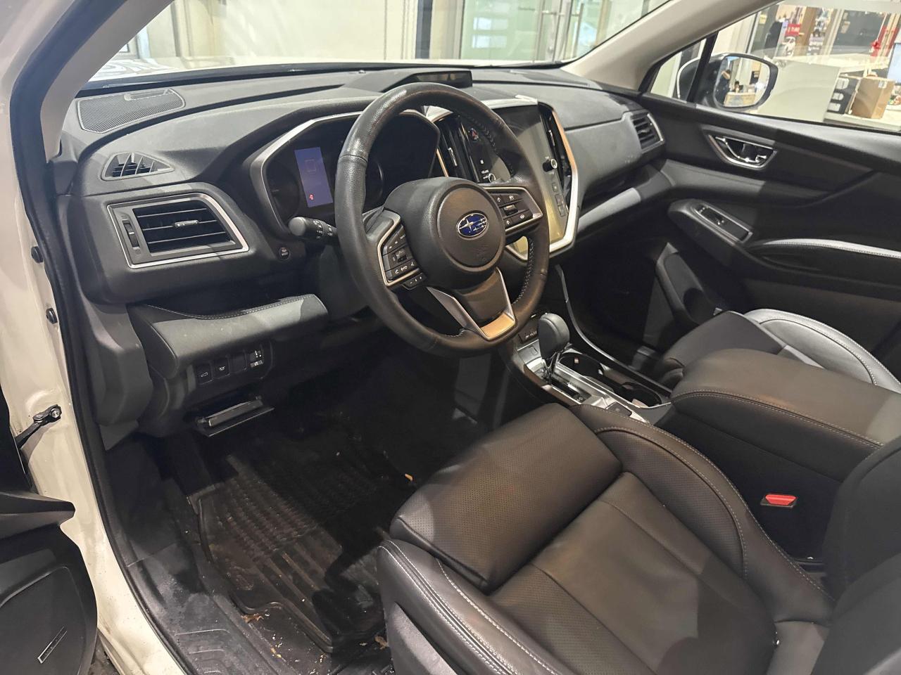 2024 Subaru ASCENT LIMITED AWD   8-PASS   TOP OF LINE   VERY LOW KM Photo4