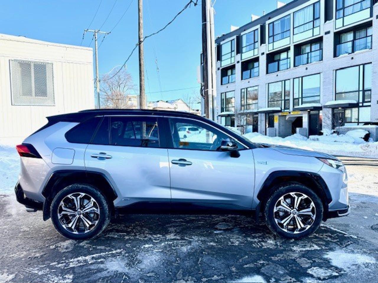 2023 Toyota RAV4 Prime XSE AWD, WINTER PKG, APPLE CARPLAY, NEW TIRES Photo3
