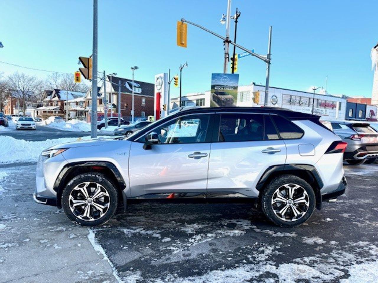 2023 Toyota RAV4 Prime XSE AWD, WINTER PKG, APPLE CARPLAY, NEW TIRES Photo