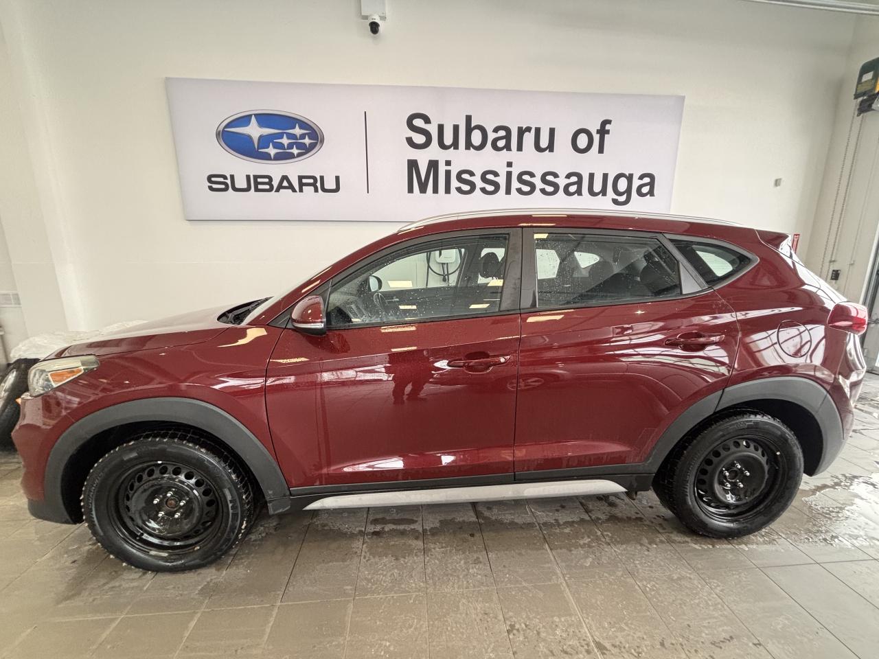 2018 Hyundai Tucson PREMIUM   2 SETS OF TIRES/RIMS   1 OWNER   CARPLAY Photo