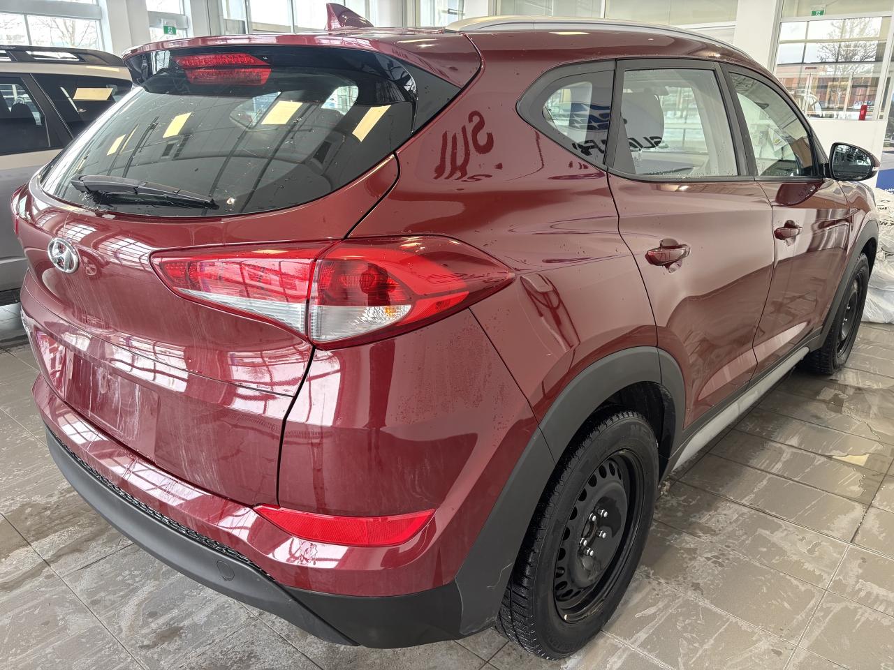 2018 Hyundai Tucson PREMIUM   2 SETS OF TIRES/RIMS   1 OWNER   CARPLAY Photo