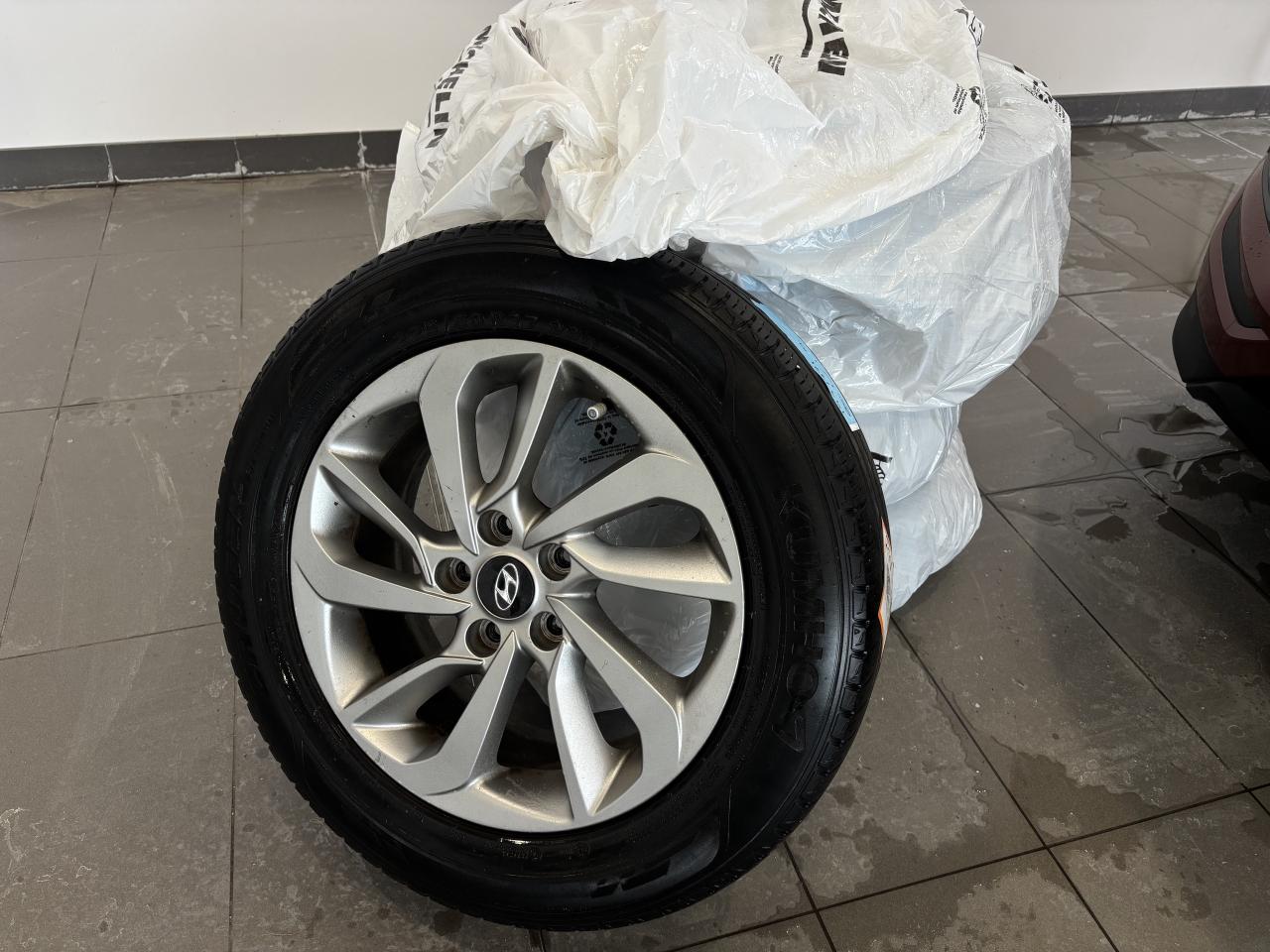 2018 Hyundai Tucson PREMIUM   2 SETS OF TIRES/RIMS   1 OWNER   CARPLAY Photo