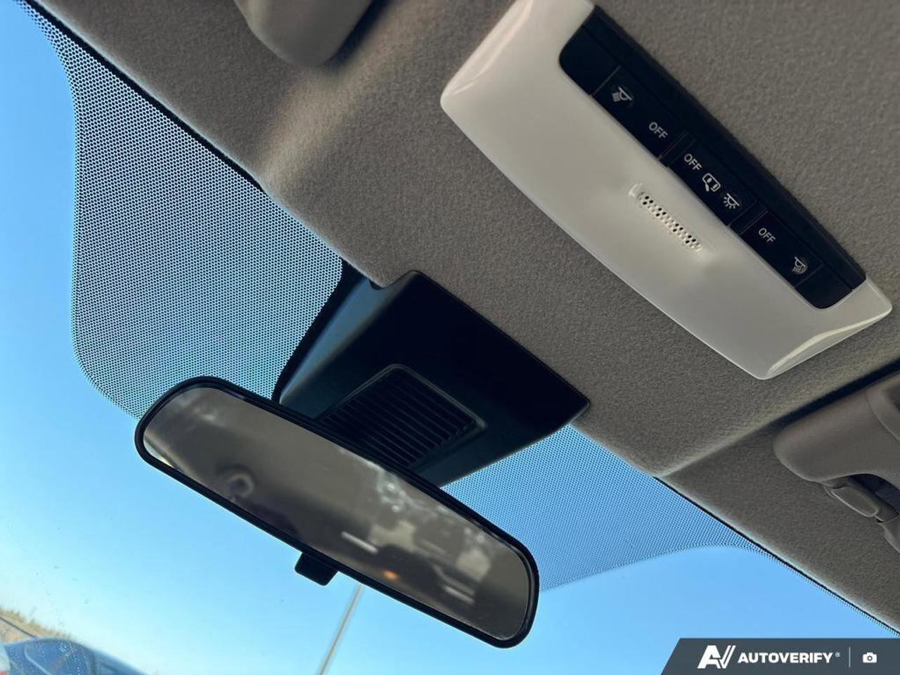 2024 Nissan Kicks SV   CLEAN CARFAX   REMOTE START   HEATED SEATS Photo