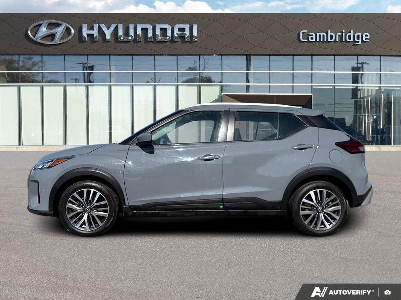 2024 Nissan Kicks SV   NO ACCIDENTS   ONE OWNER   6.6L/100KM Photo3