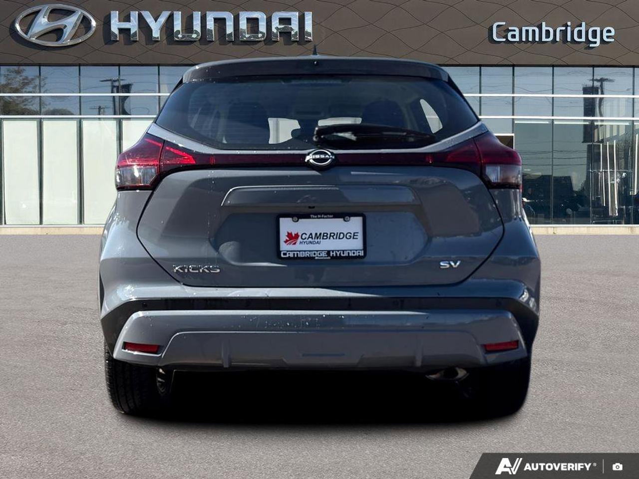 2024 Nissan Kicks SV   NO ACCIDENTS   ONE OWNER   6.6L/100KM Photo