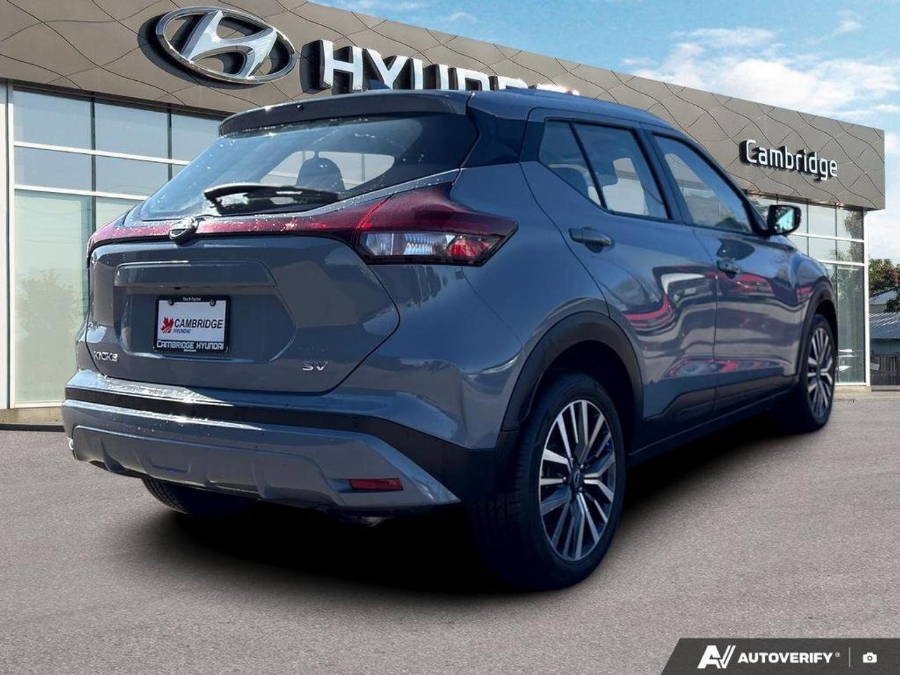 2024 Nissan Kicks SV   NO ACCIDENTS   ONE OWNER   6.6L/100KM Photo