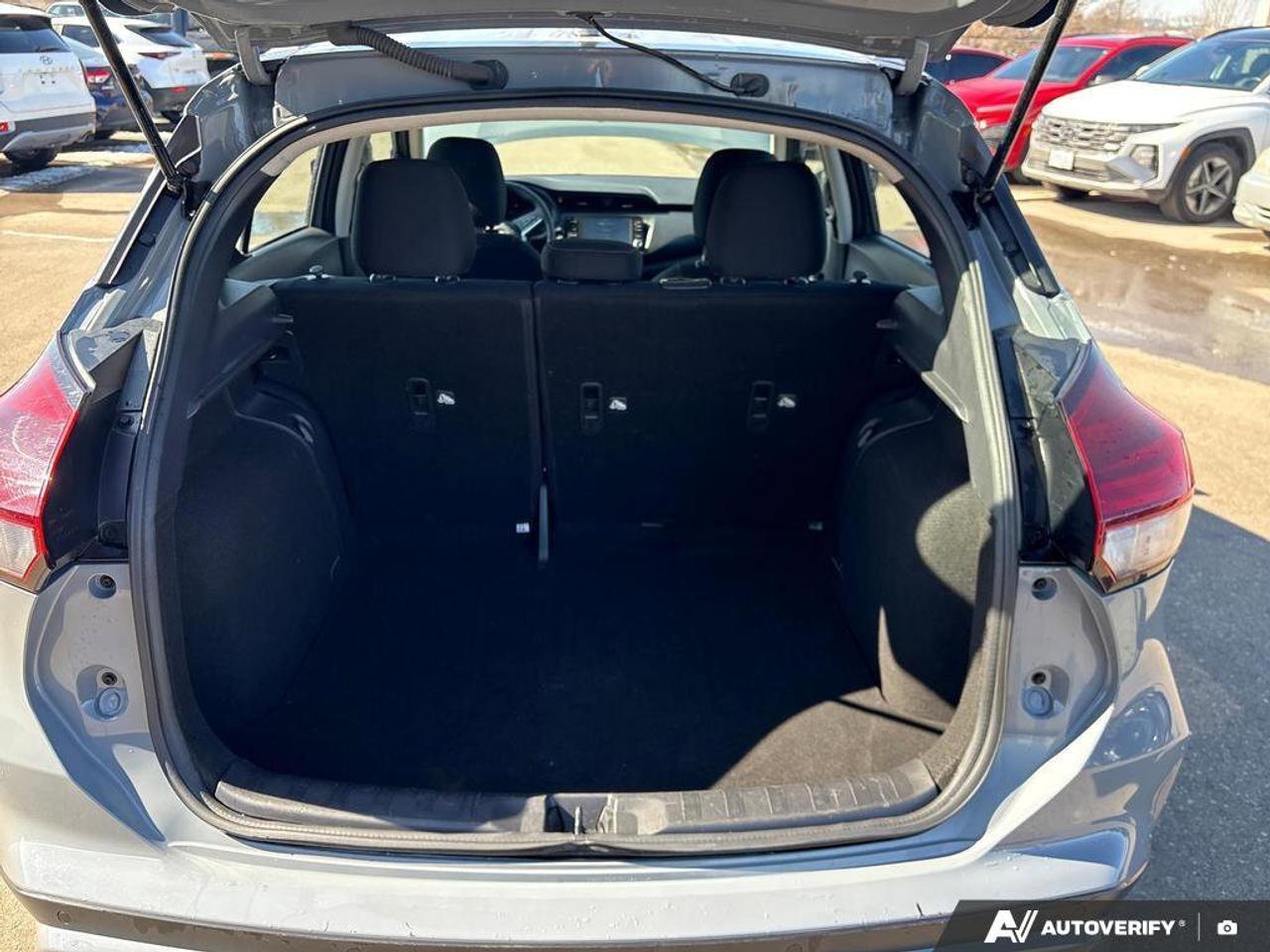 2024 Nissan Kicks SV   NO ACCIDENTS   ONE OWNER   6.6L/100KM Photo