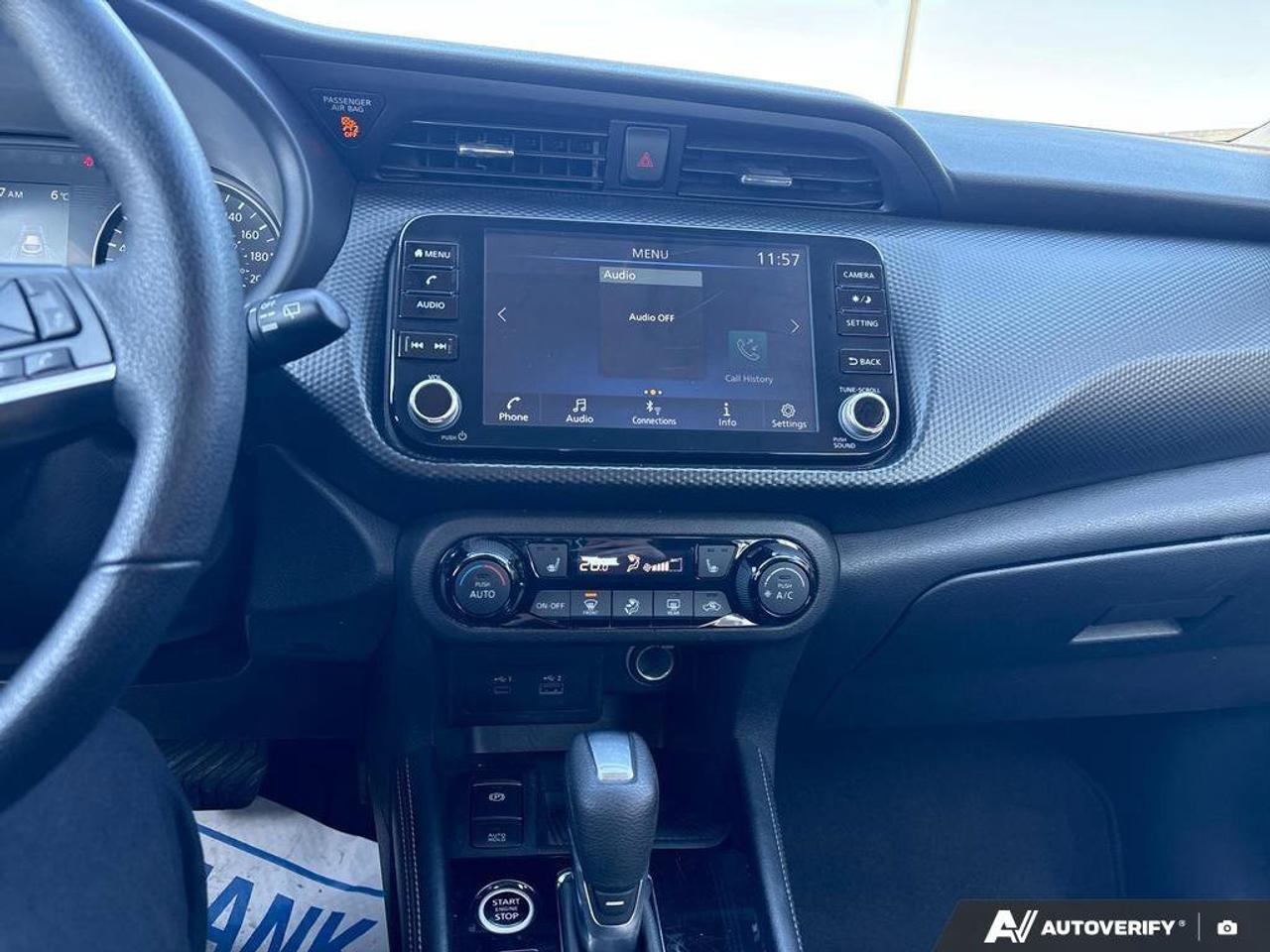 2024 Nissan Kicks SV   NO ACCIDENTS   ONE OWNER   6.6L/100KM Photo