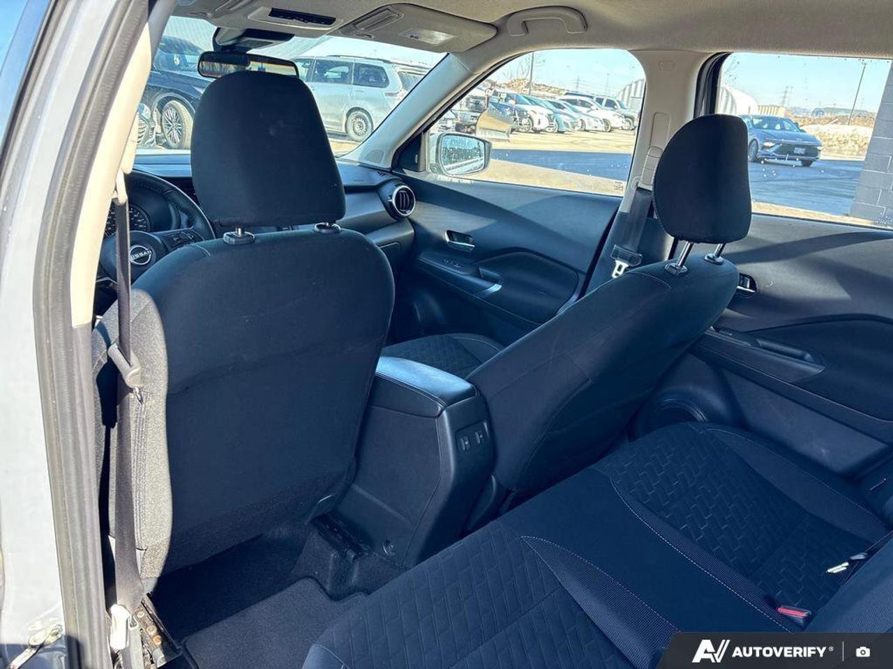 2024 Nissan Kicks SV   NO ACCIDENTS   ONE OWNER   6.6L/100KM Photo
