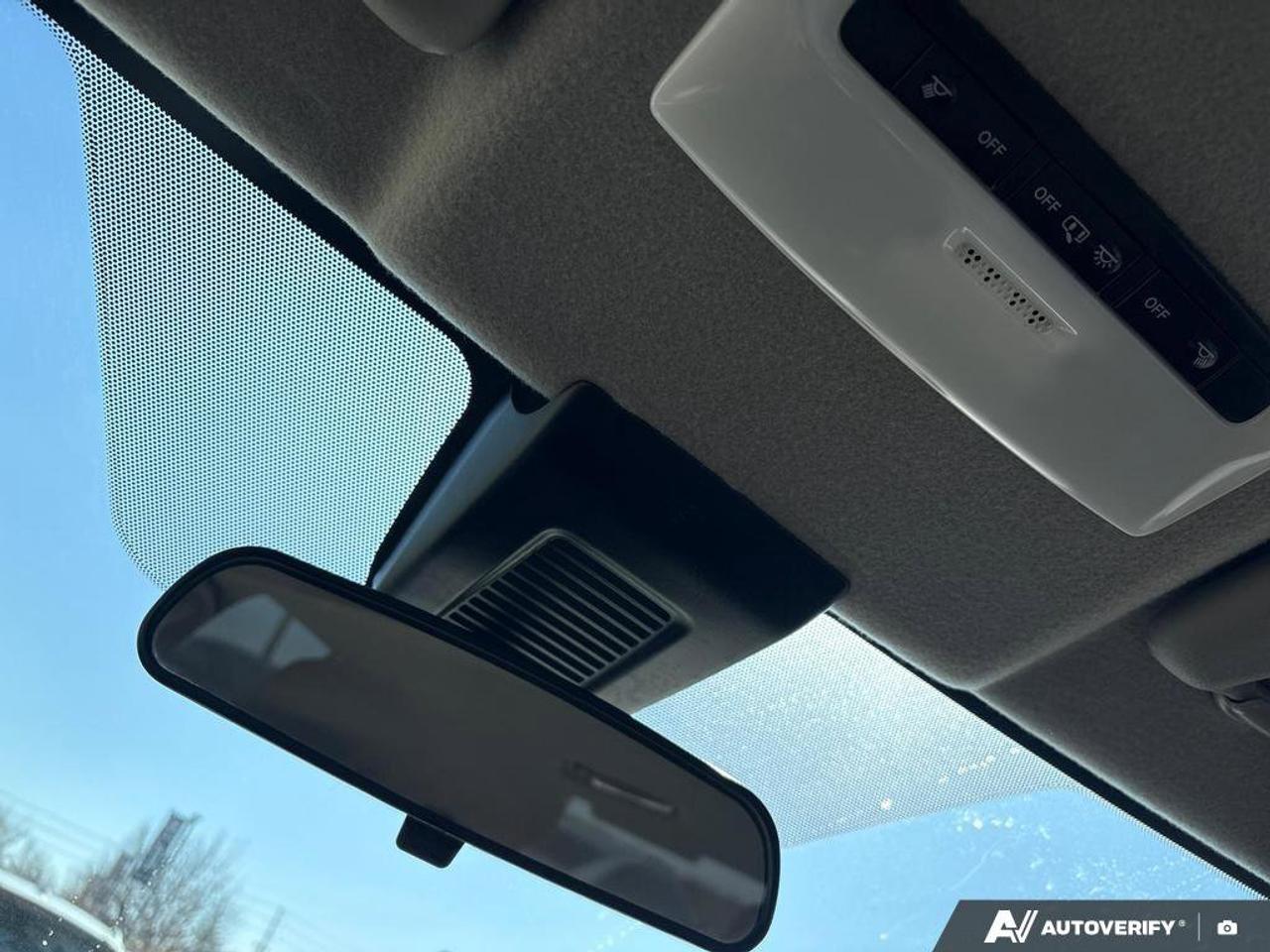 2024 Nissan Kicks SV   CLEAN CARFAX   REMOTE START   HEATED SEATS Photo