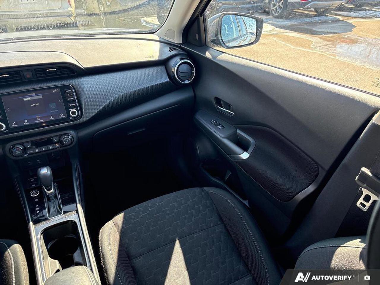 2024 Nissan Kicks SV   CLEAN CARFAX   REMOTE START   HEATED SEATS Photo