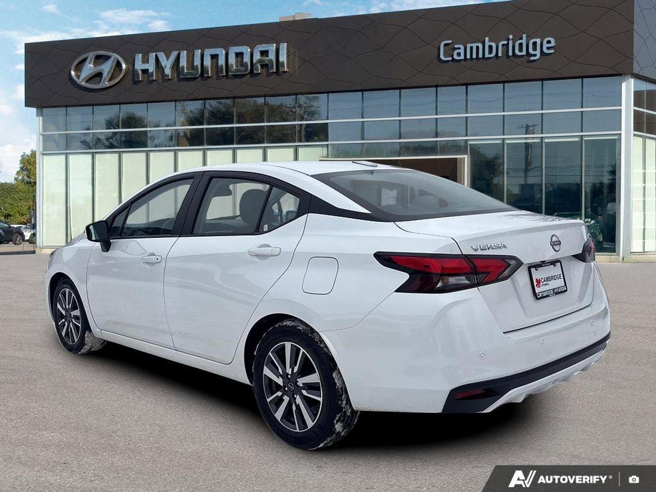 2024 Nissan Versa SV   CLEAN CARFAX   BLIND SPOT WARNING   CARPLAY Photo4