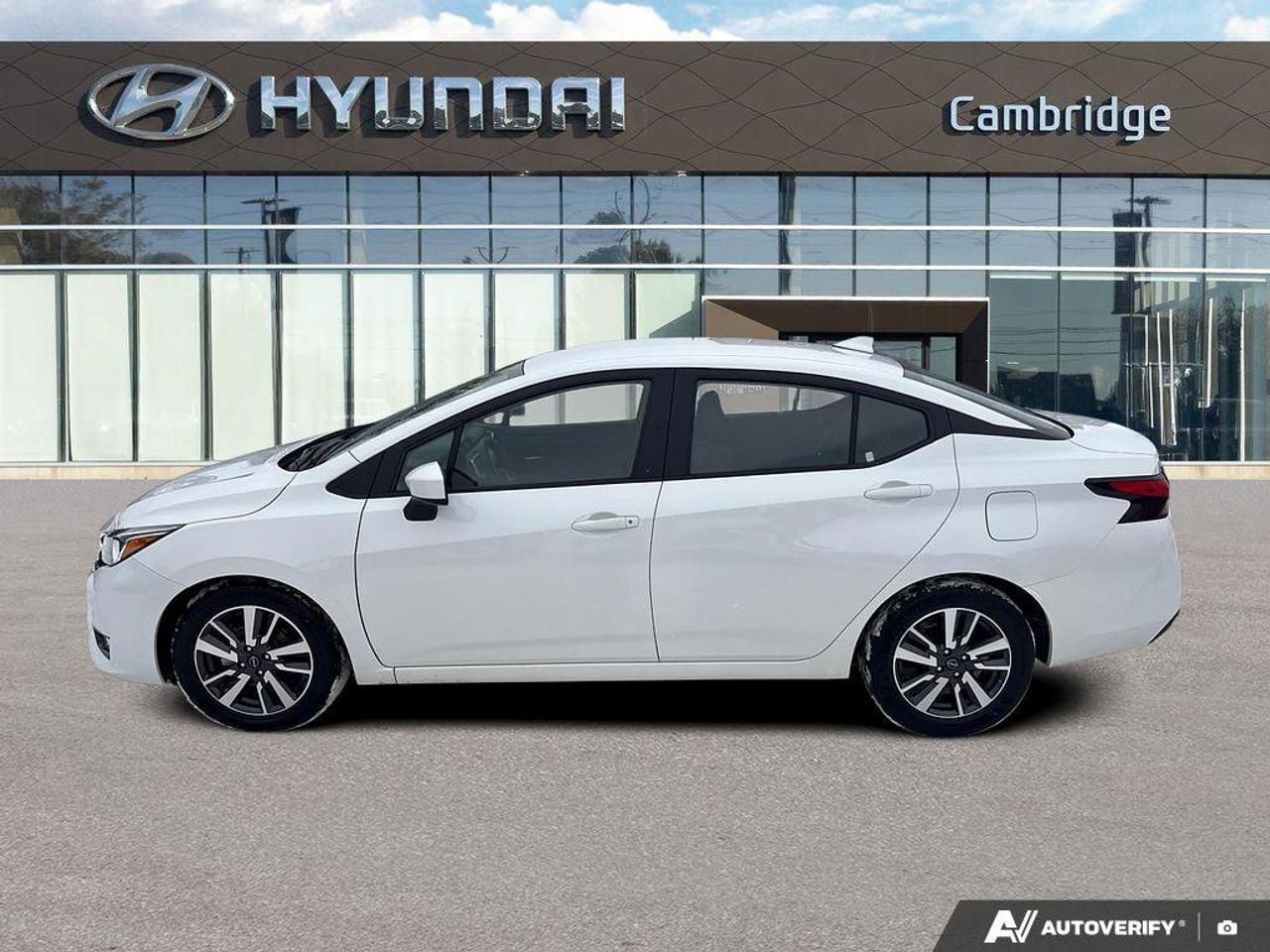 2024 Nissan Versa SV   CLEAN CARFAX   BLIND SPOT WARNING   CARPLAY Photo3