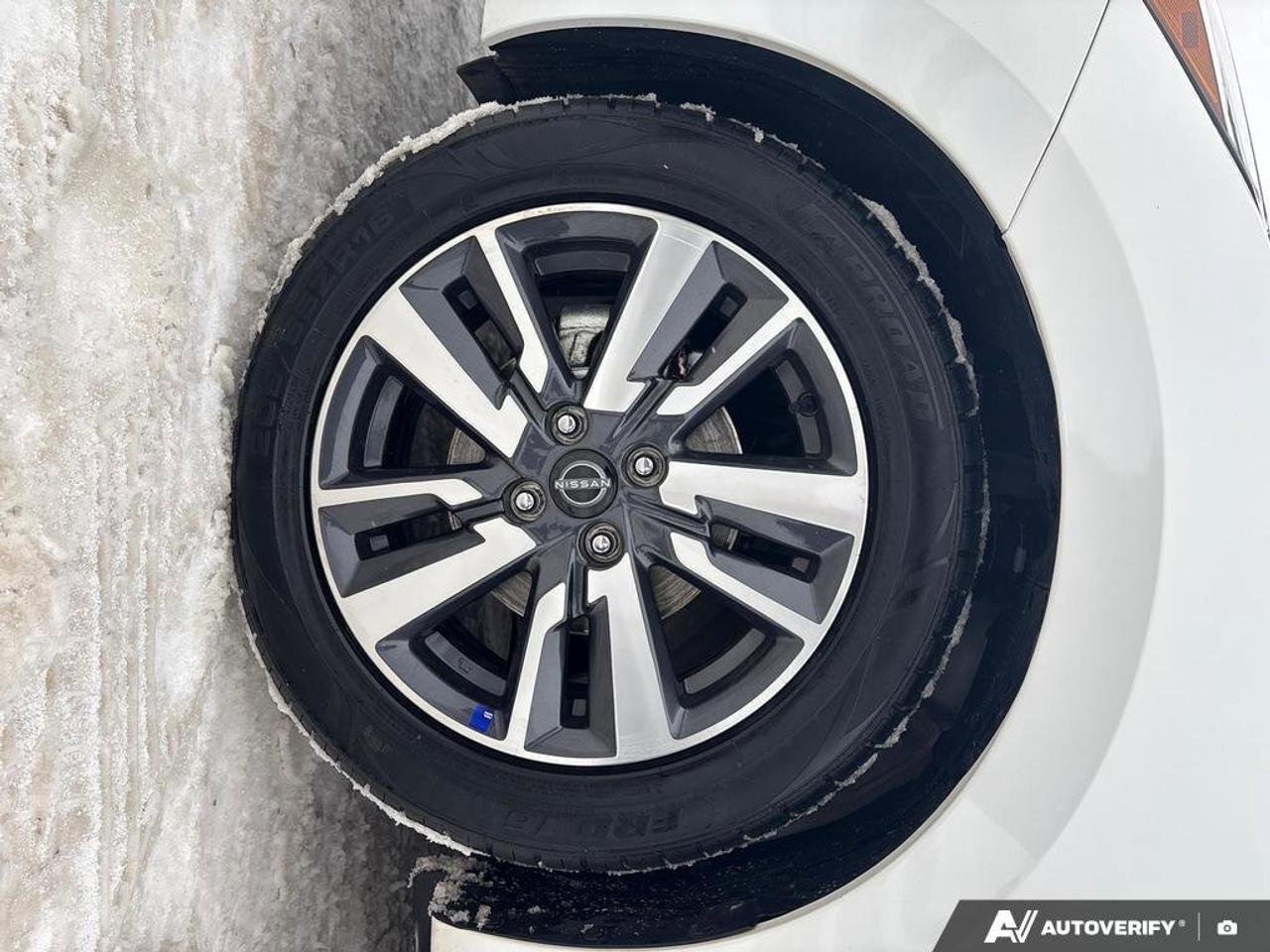 2024 Nissan Versa SV   CLEAN CARFAX   BLIND SPOT WARNING   CARPLAY Photo