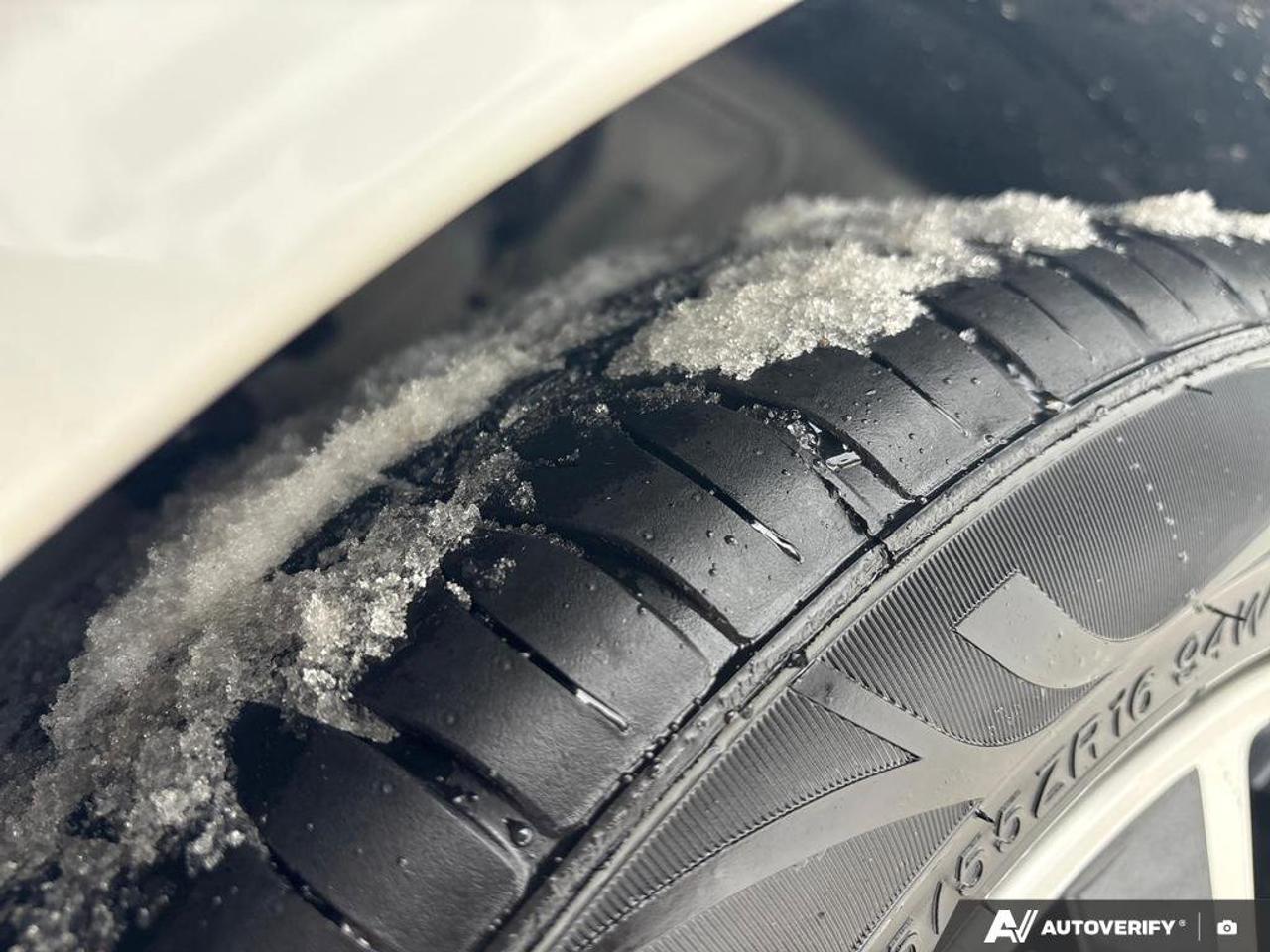 2024 Nissan Versa SV   CLEAN CARFAX   BLIND SPOT WARNING   CARPLAY Photo