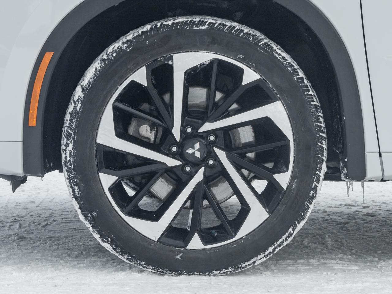 2022 Mitsubishi Outlander GT S-AWC CPO FINANCE RATES FOR AS LOW AS 0.90% Photo2