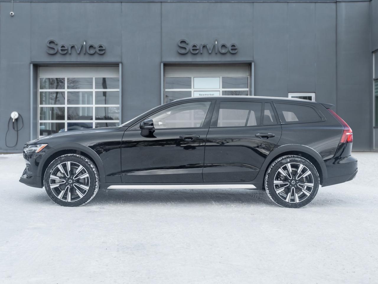 2026 Volvo V60 Cross Country B5 AWD Ultra  NEARLY NEW  VOLVO CPO Photo2