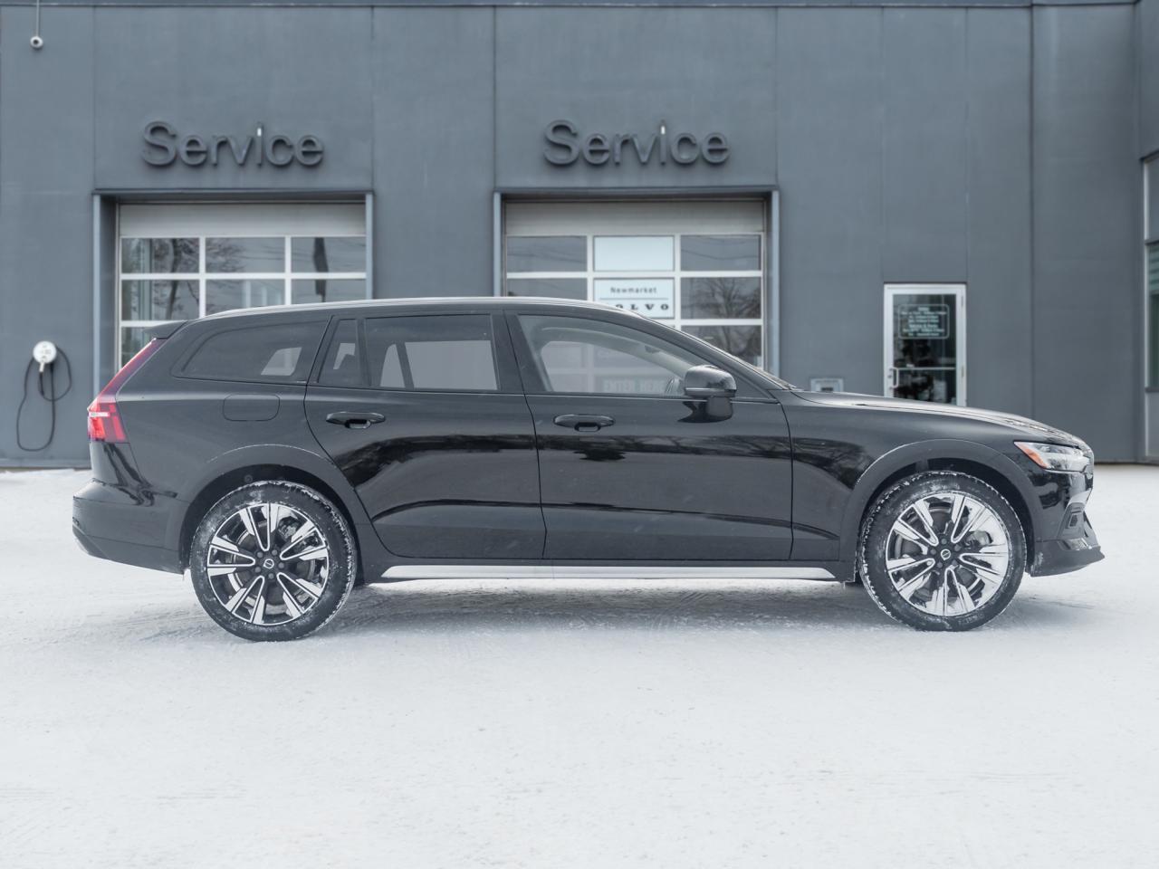 2026 Volvo V60 Cross Country B5 AWD Ultra  NEARLY NEW  VOLVO CPO Photo4