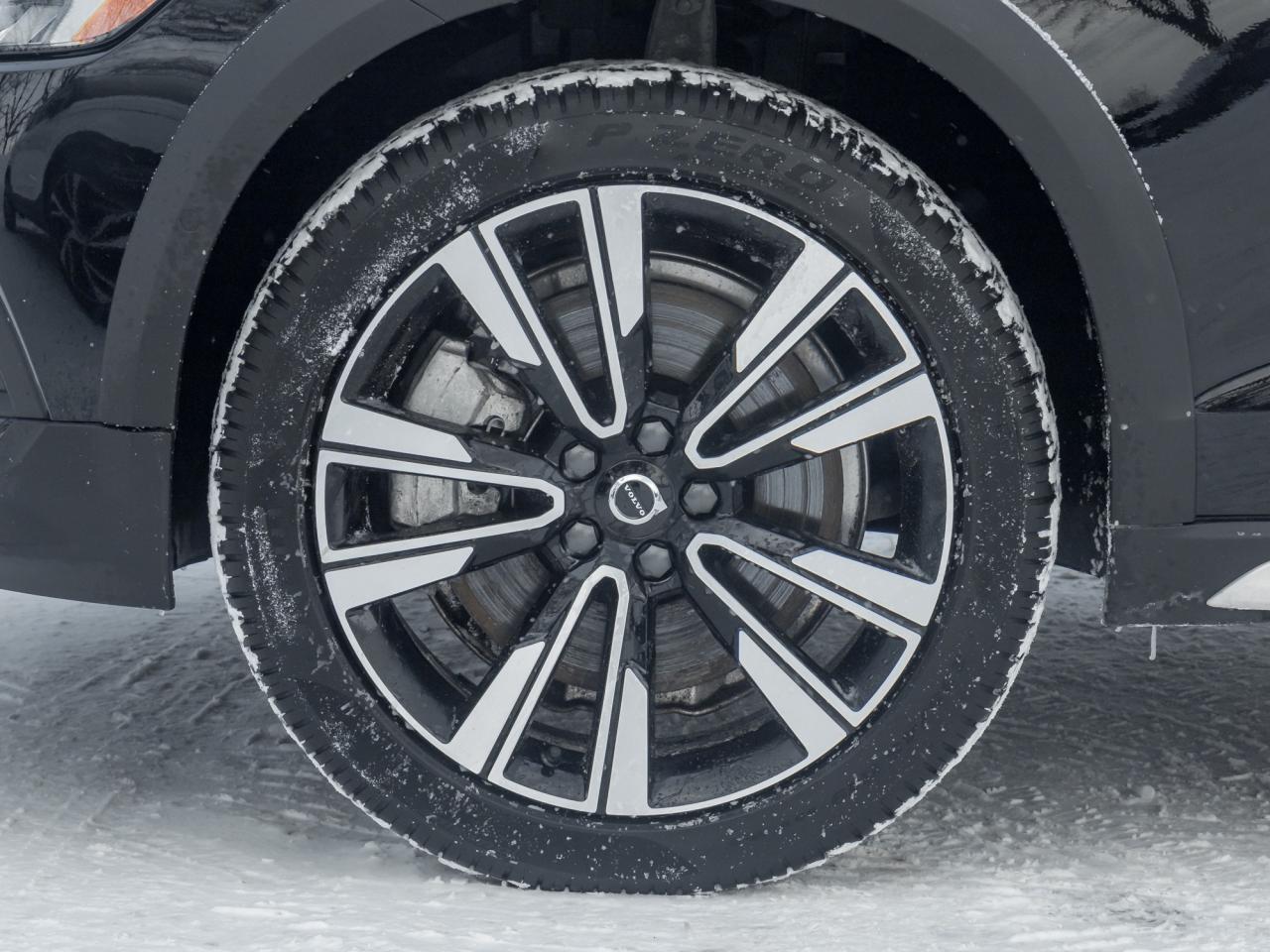 2026 Volvo V60 Cross Country B5 AWD Ultra  NEARLY NEW  VOLVO CPO Photo