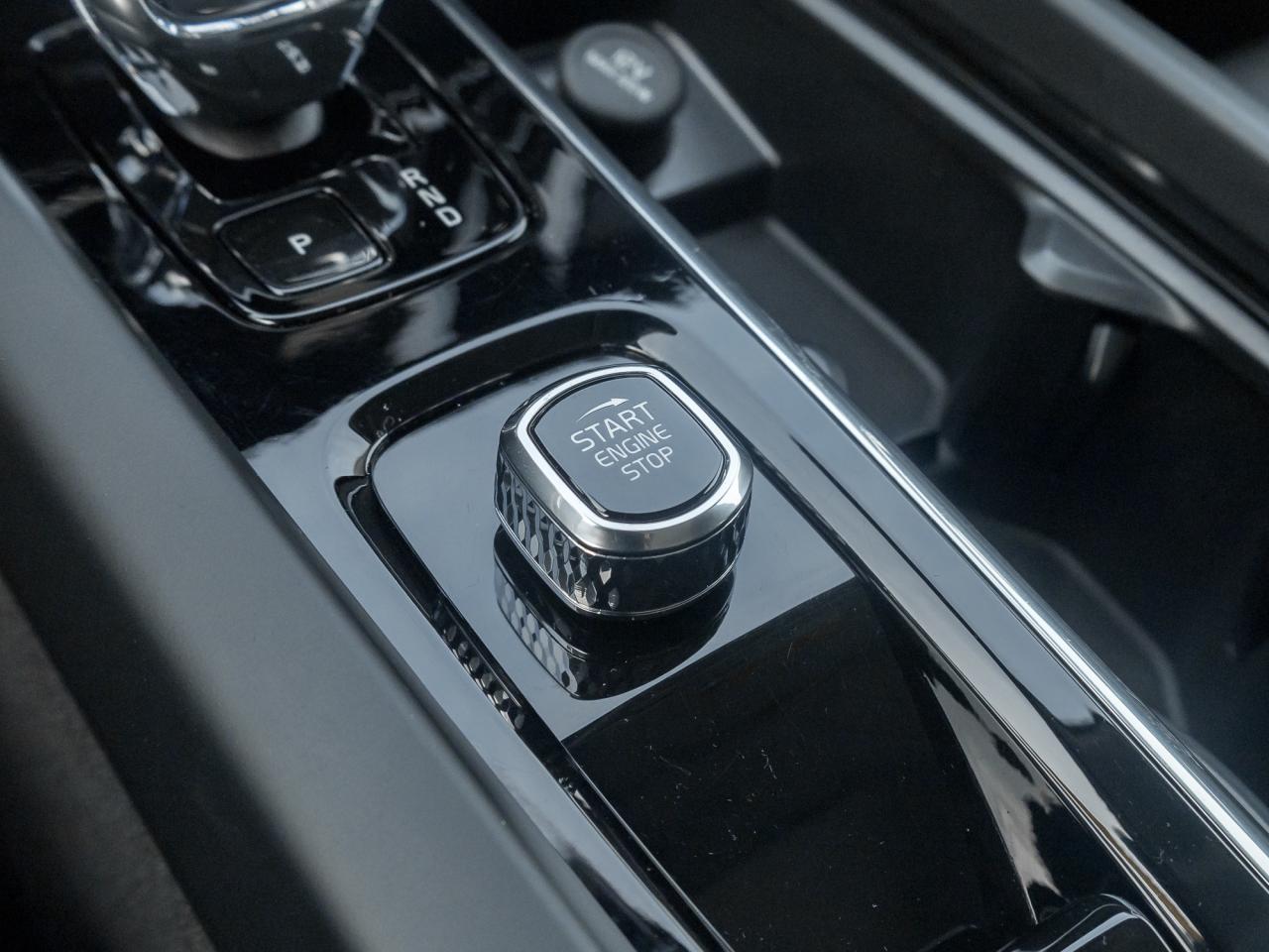 2026 Volvo V60 Cross Country B5 AWD Ultra  NEARLY NEW  VOLVO CPO Photo